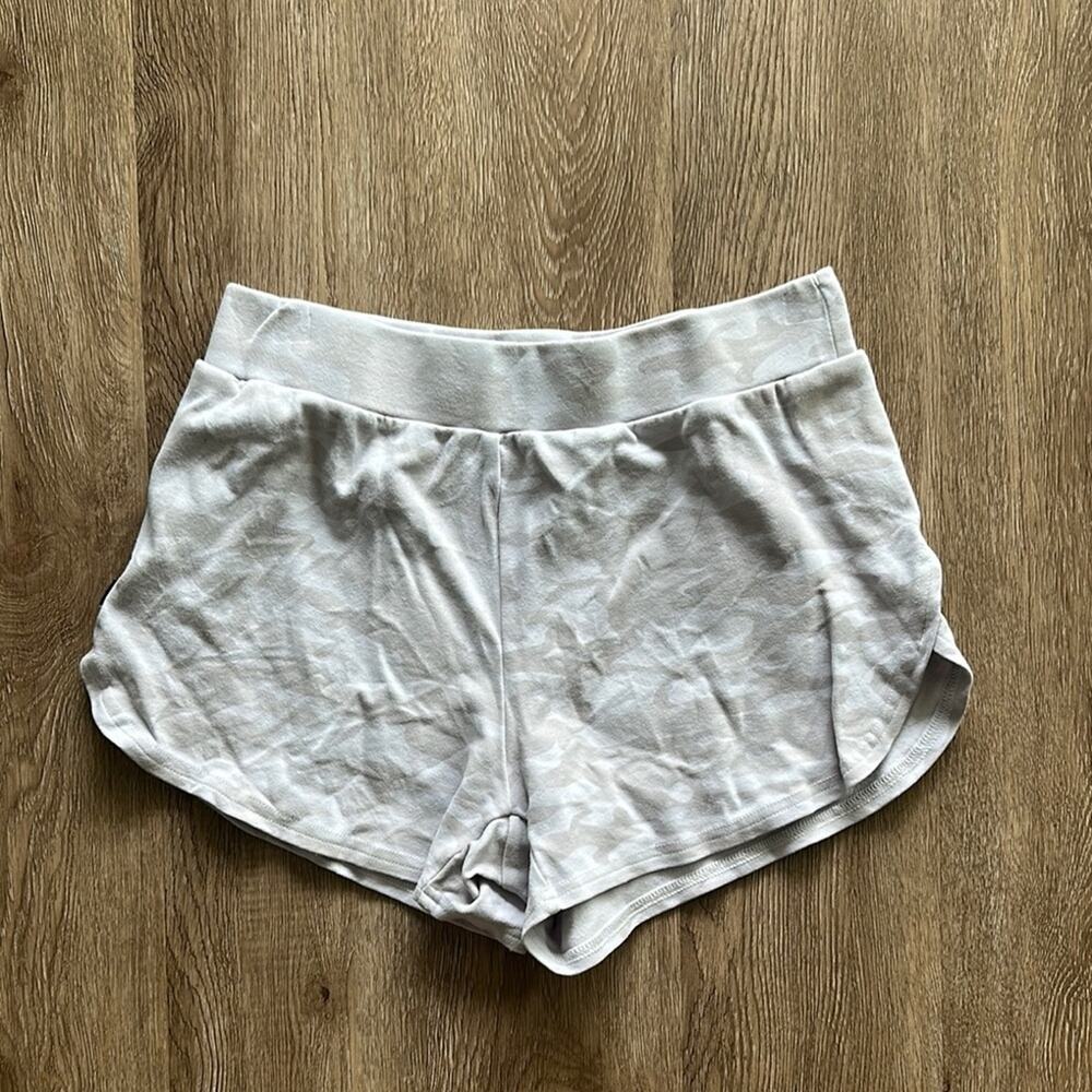 Alphalete Identity Cozy Camo Shorts White/Grey Size‎ Medium High Rise